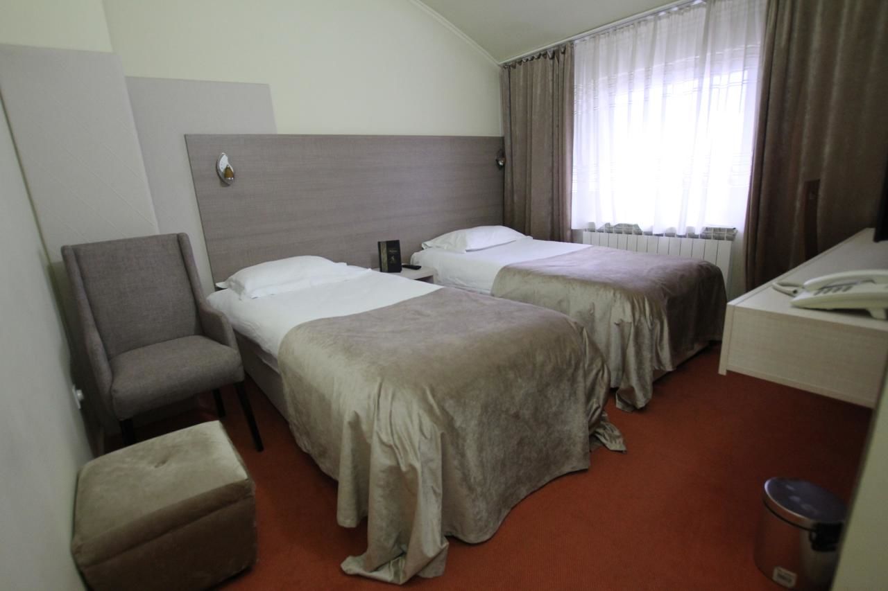 Отель Hotel S Беране-15