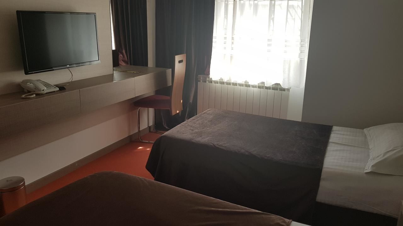 Отель Hotel S Беране-34