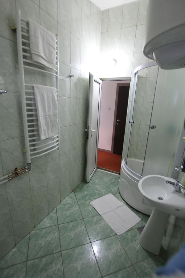 Отель Hotel S Беране-40