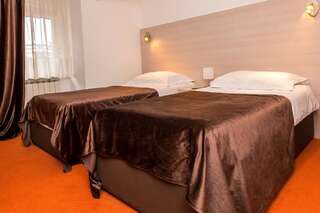 Отель Hotel S Беране Двухместный номер с 1 кроватью или 2 отдельными кроватями-4