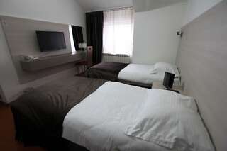 Отель Hotel S Беране-6