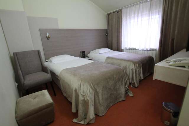Отель Hotel S Беране-14