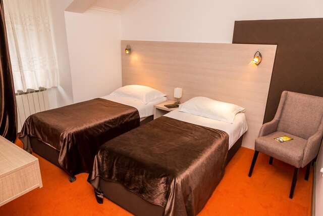 Отель Hotel S Беране-19