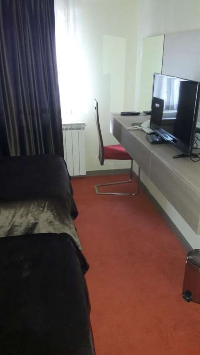 Отель Hotel S Беране-28