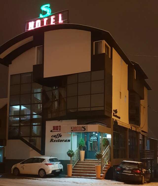 Отель Hotel S Беране-5
