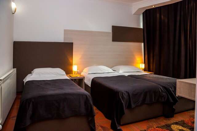 Отель Hotel S Беране-7