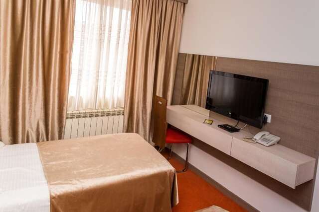 Отель Hotel S Беране-53