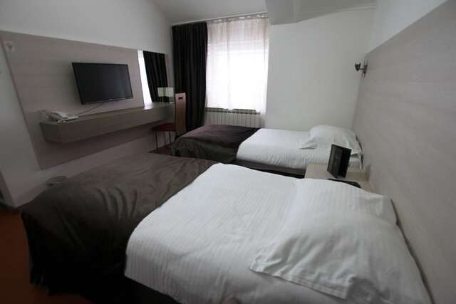 Отель Hotel S Беране-9